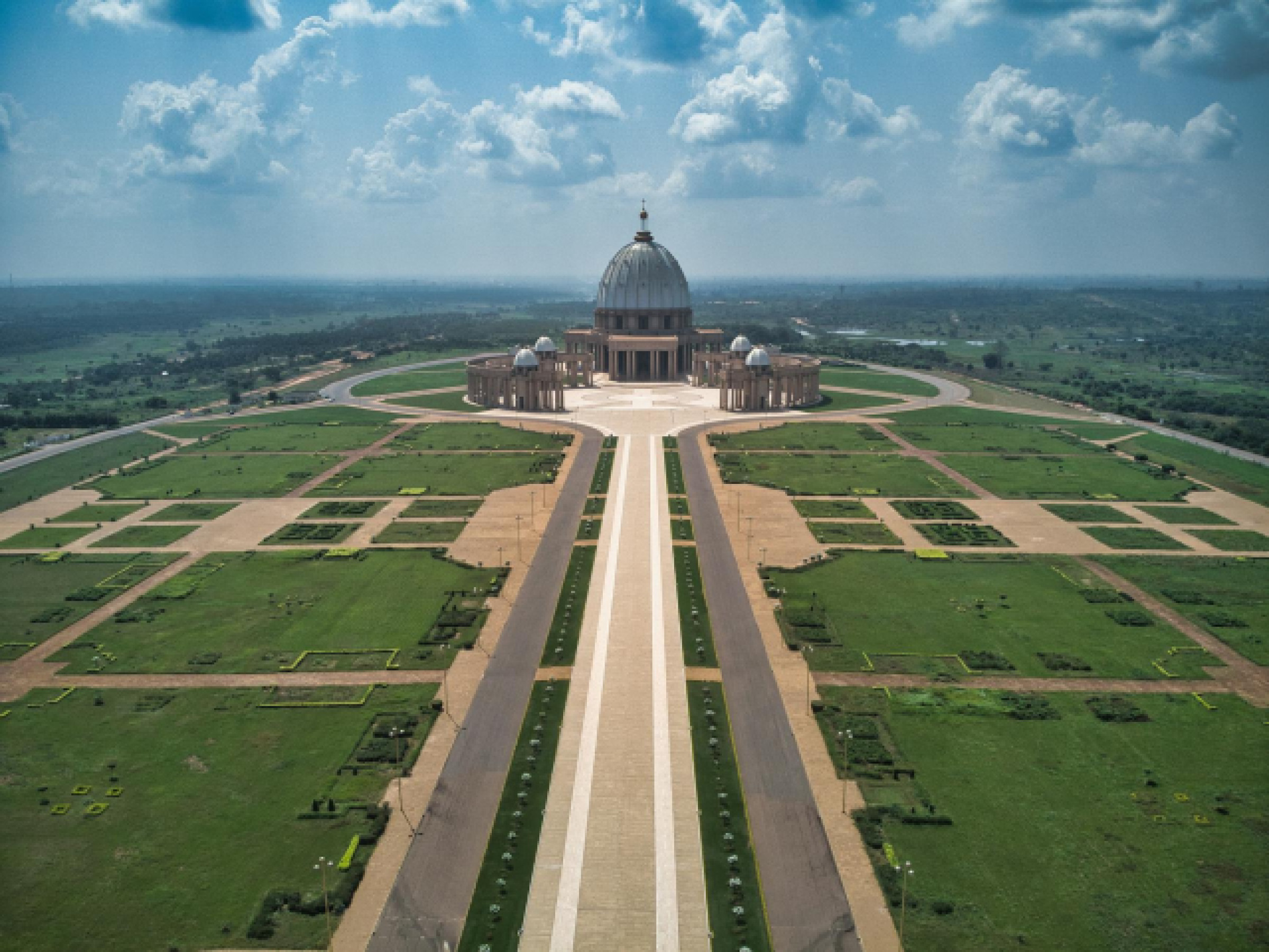 Budget Voyage : Yamoussoukro et ses Monuments