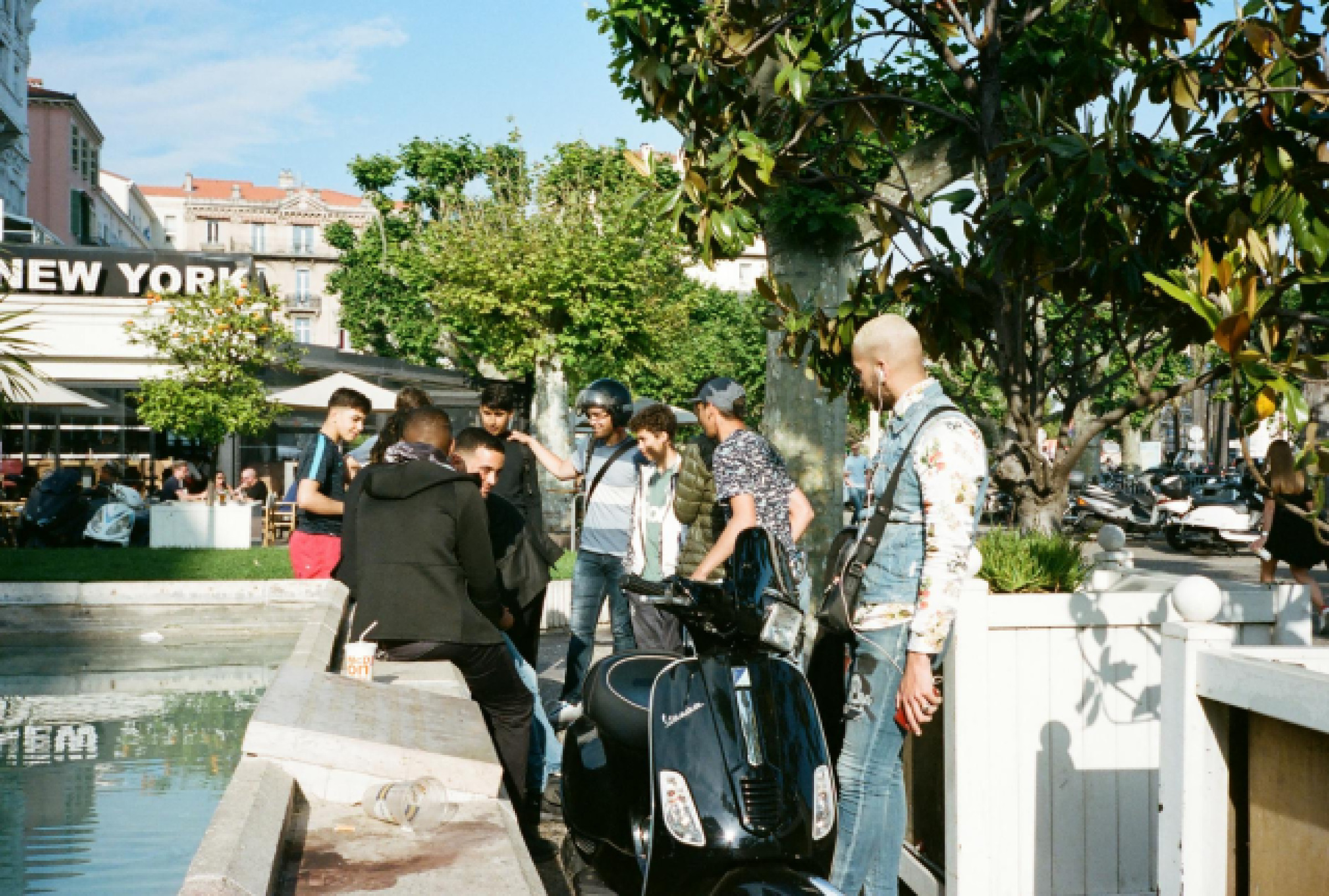 Nice Cafés : Secrets et Charme Cachés