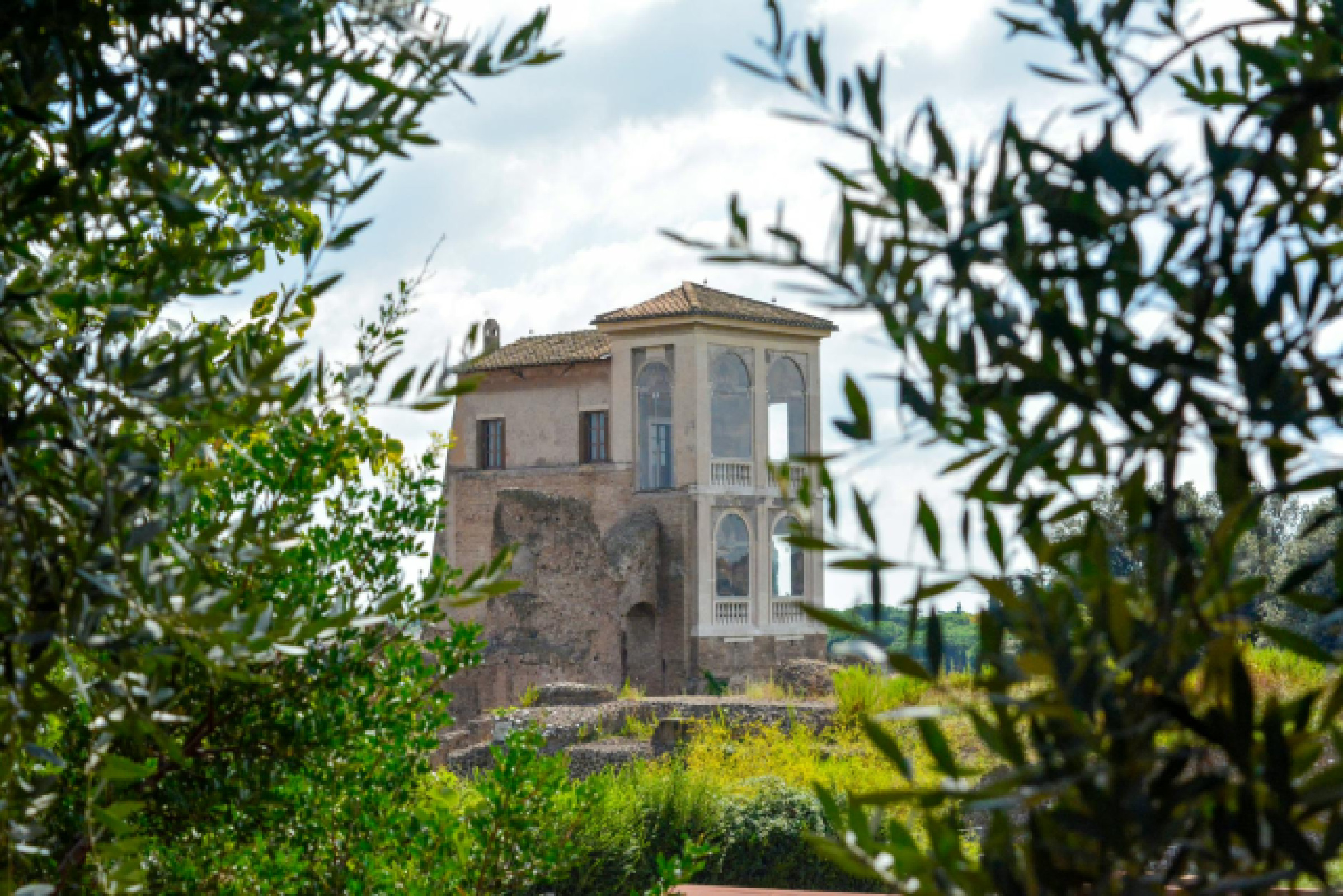 Découvrez Césarée : Histoire et Cafés